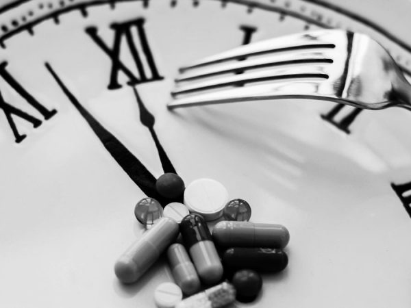 white round analog wall clock